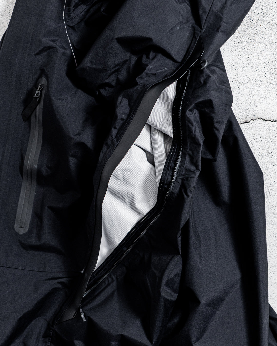and wander 2.5L hiker rain jacket