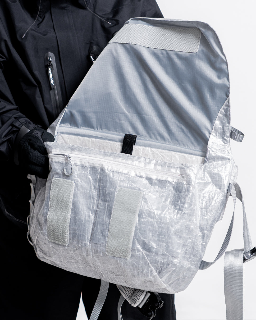 CMF OUTDOOR GARMENT MESSENGER BAG DYNEEMA