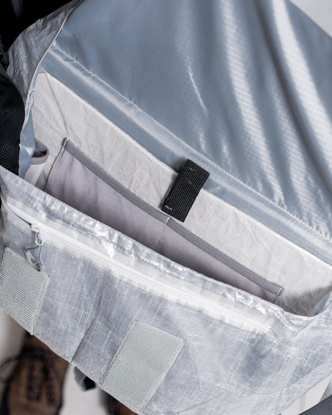 CMF OUTDOOR GARMENT MESSENGER BAG DYNEEMA