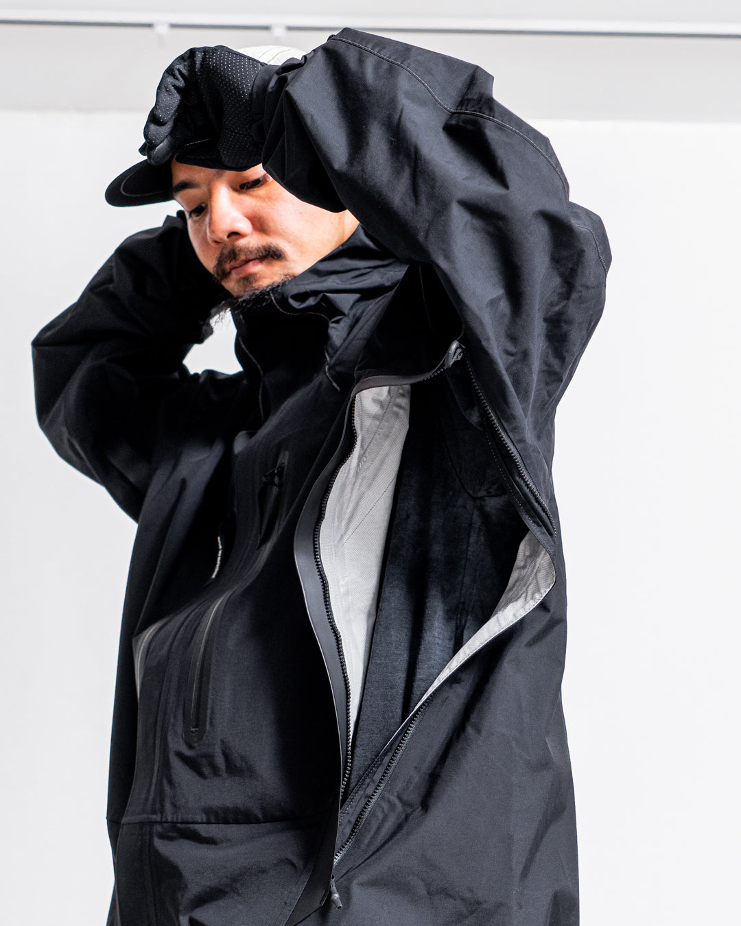 and wander 2.5L hiker rain jacket