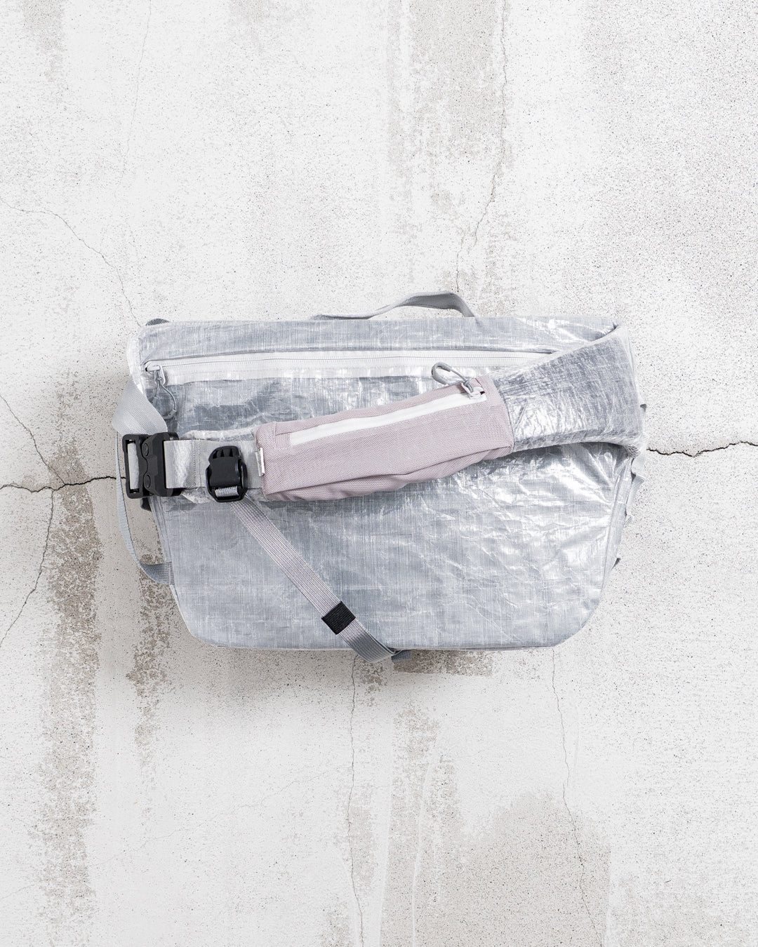 CMF OUTDOOR GARMENT MESSENGER BAG DYNEEMA