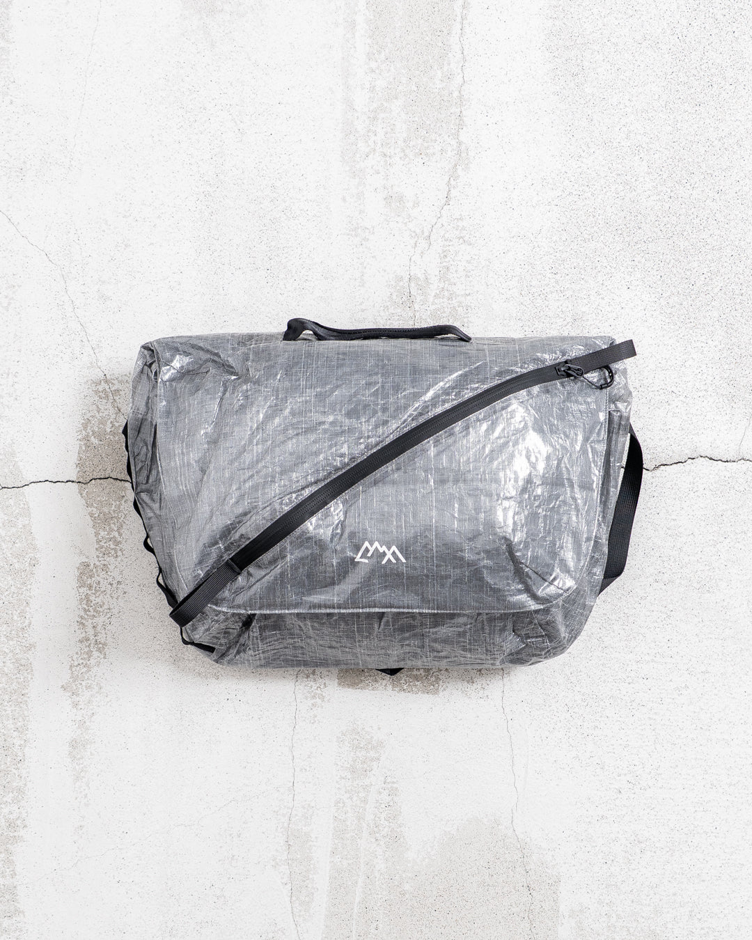 CMF OUTDOOR GARMENT MESSENGER BAG DYNEEMA