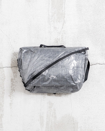 CMF OUTDOOR GARMENT MESSENGER BAG DYNEEMA