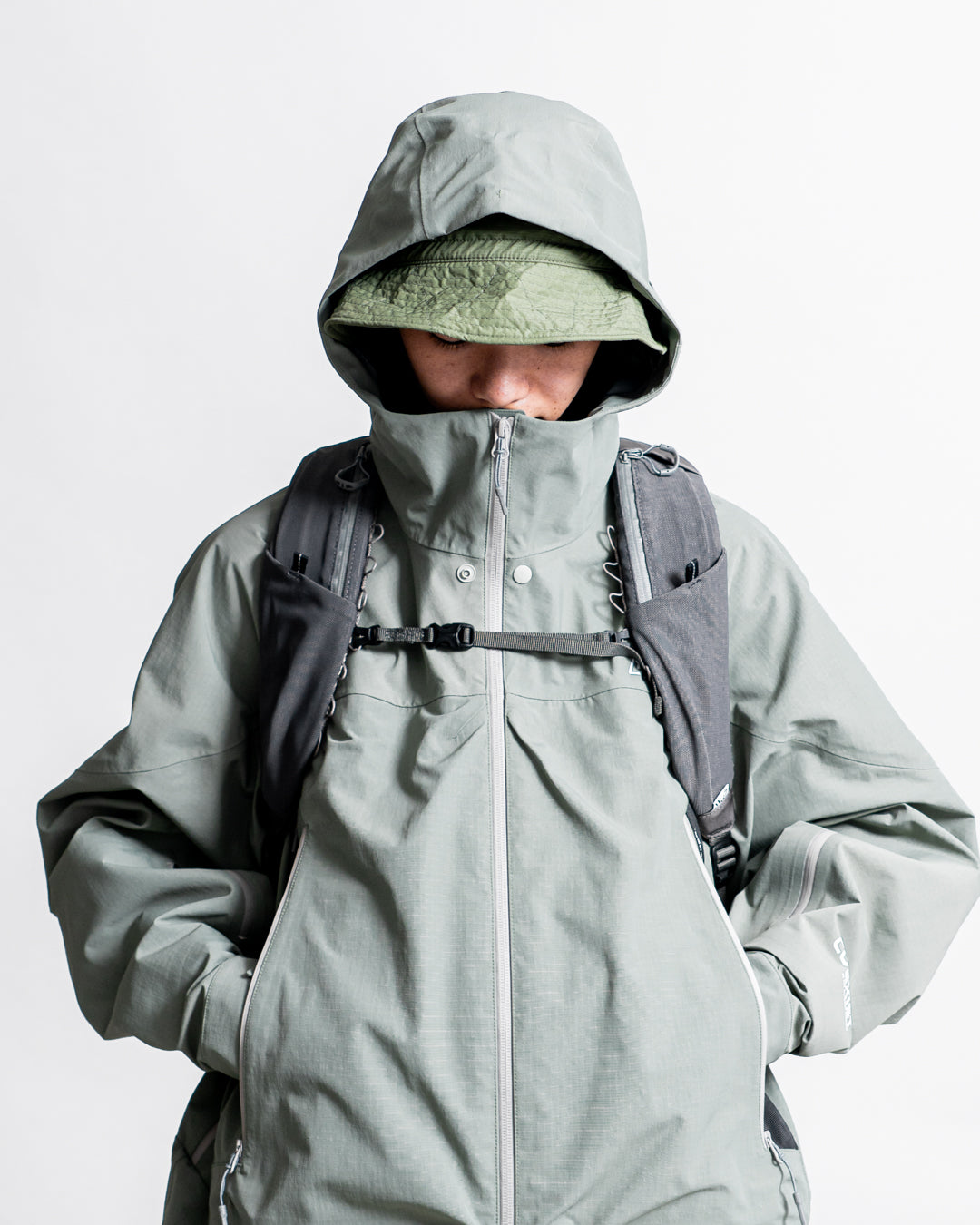CMF OUTDOOR GARMENT WHITE OUT SHELL COEXIST