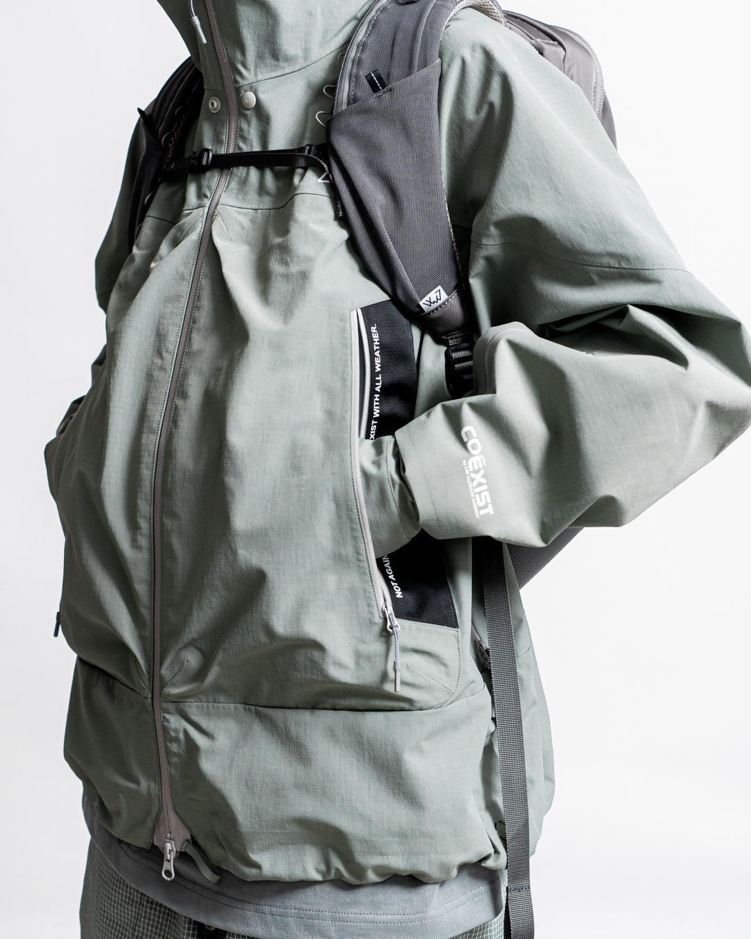 CMF OUTDOOR GARMENT WHITE OUT SHELL COEXIST