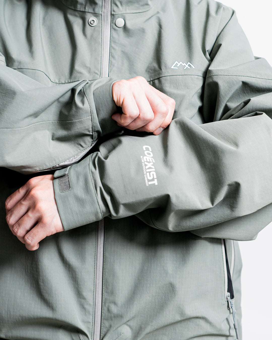 CMF OUTDOOR GARMENT WHITE OUT SHELL COEXIST