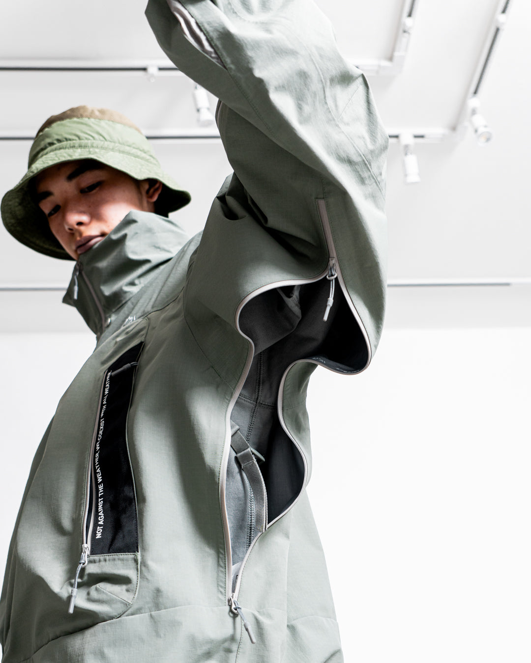 CMF OUTDOOR GARMENT WHITE OUT SHELL COEXIST