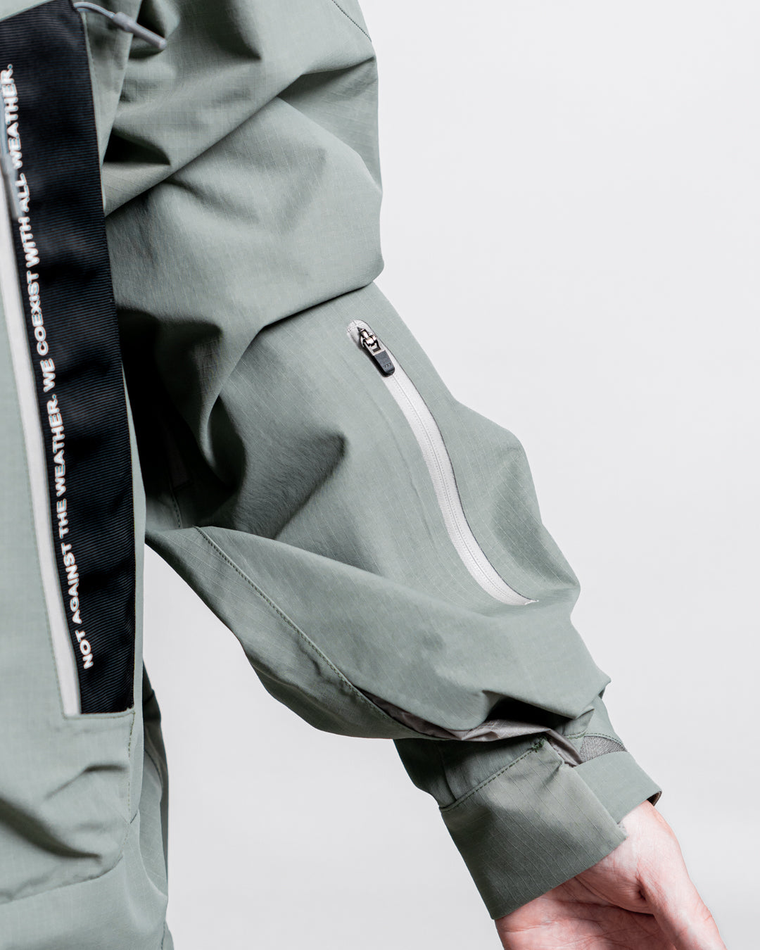 CMF OUTDOOR GARMENT WHITE OUT SHELL COEXIST
