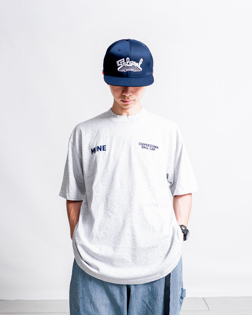 【collabolation】MINE x COOPERS TOWN BALL CAP Flock Print Tee