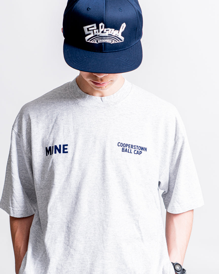 【collabolation】MINE x COOPERS TOWN BALL CAP Flock Print Tee