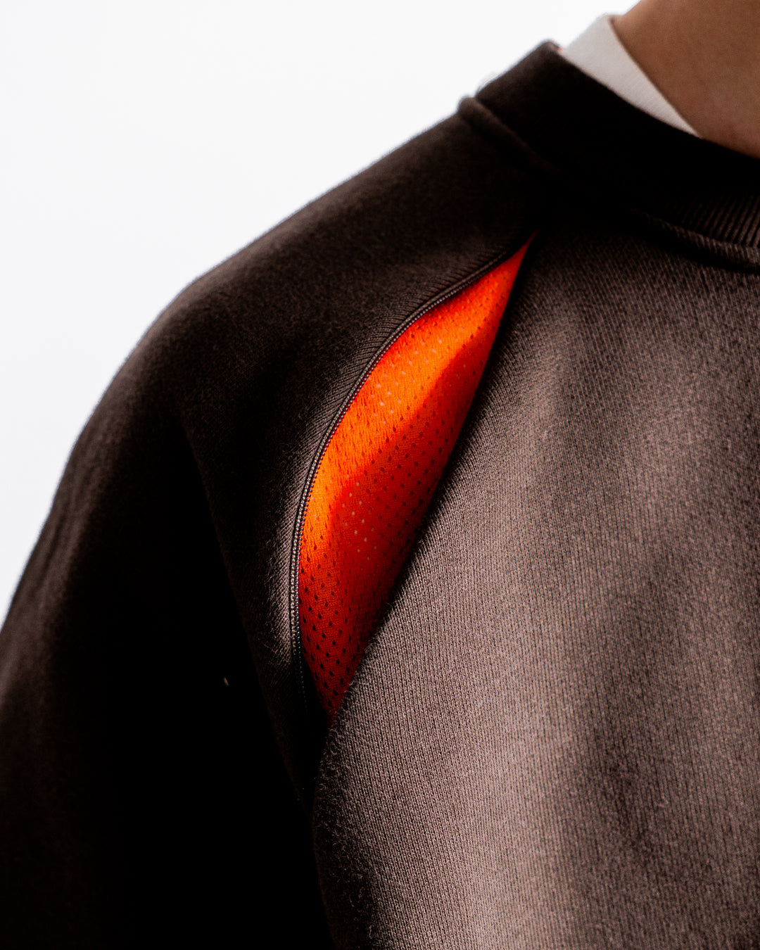 【8.8 sat 0:00 release】is-ness Ventilated Sweatshirt