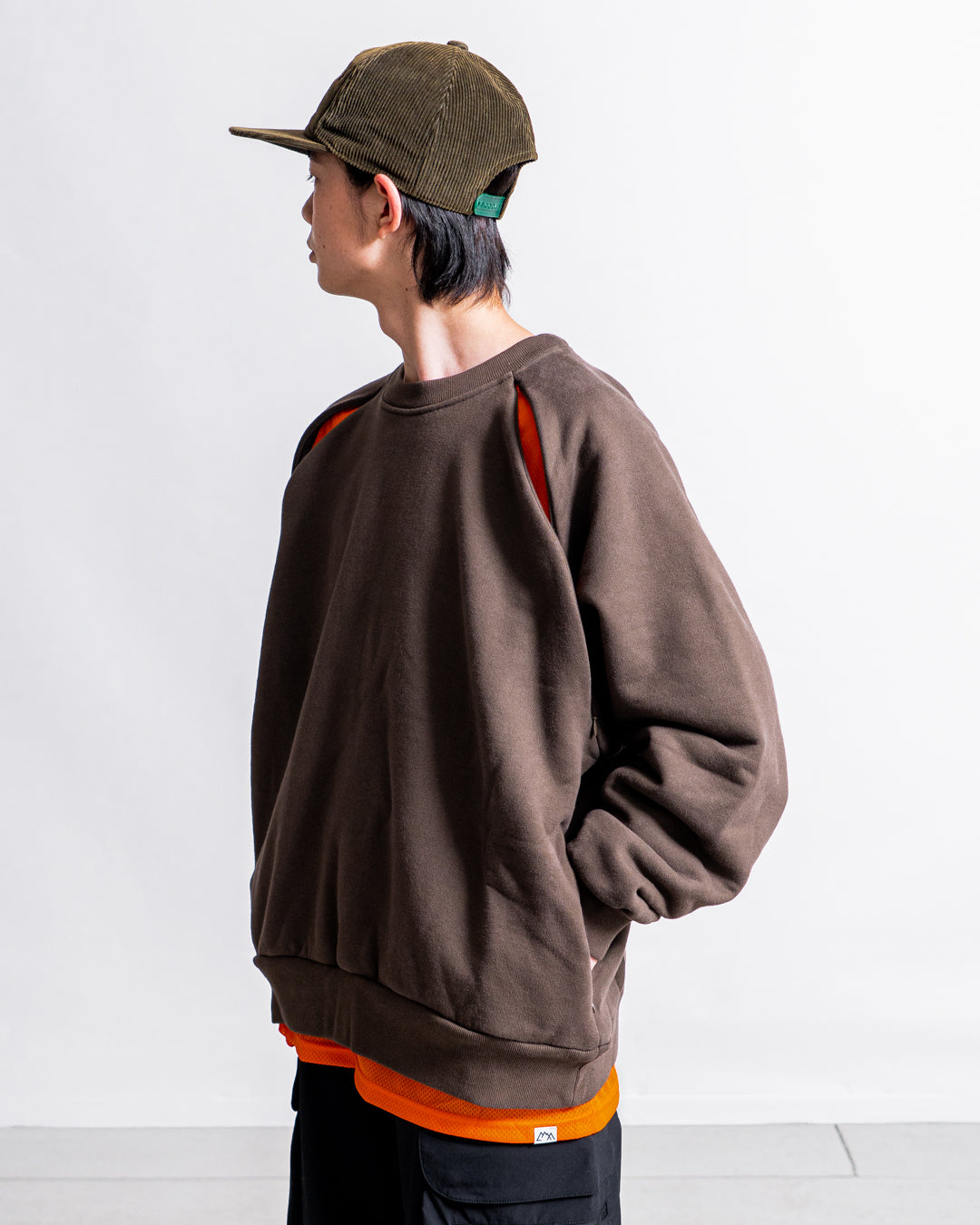 【8.8 sat 0:00 release】is-ness Ventilated Sweatshirt
