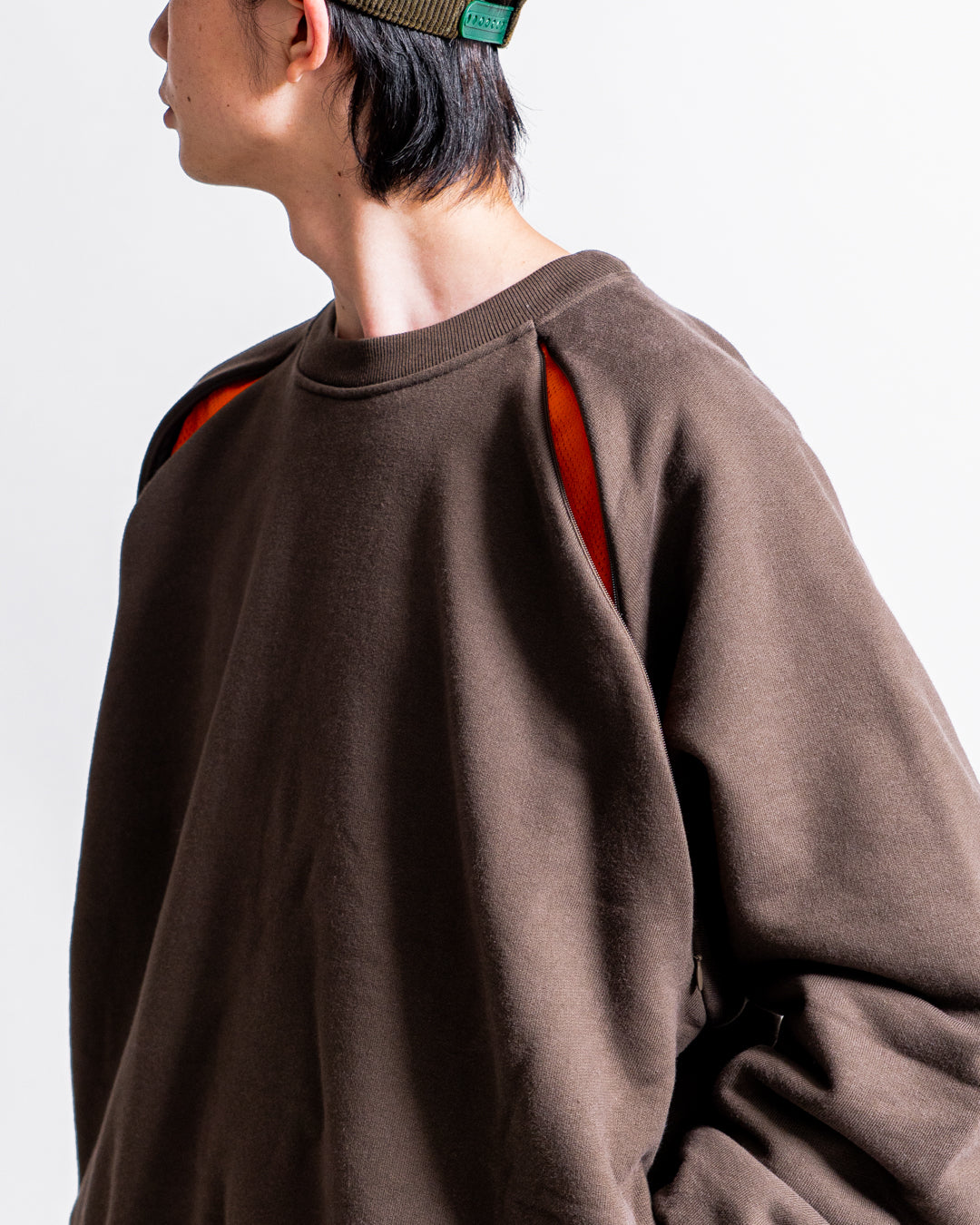 【8.8 sat 0:00 release】is-ness Ventilated Sweatshirt