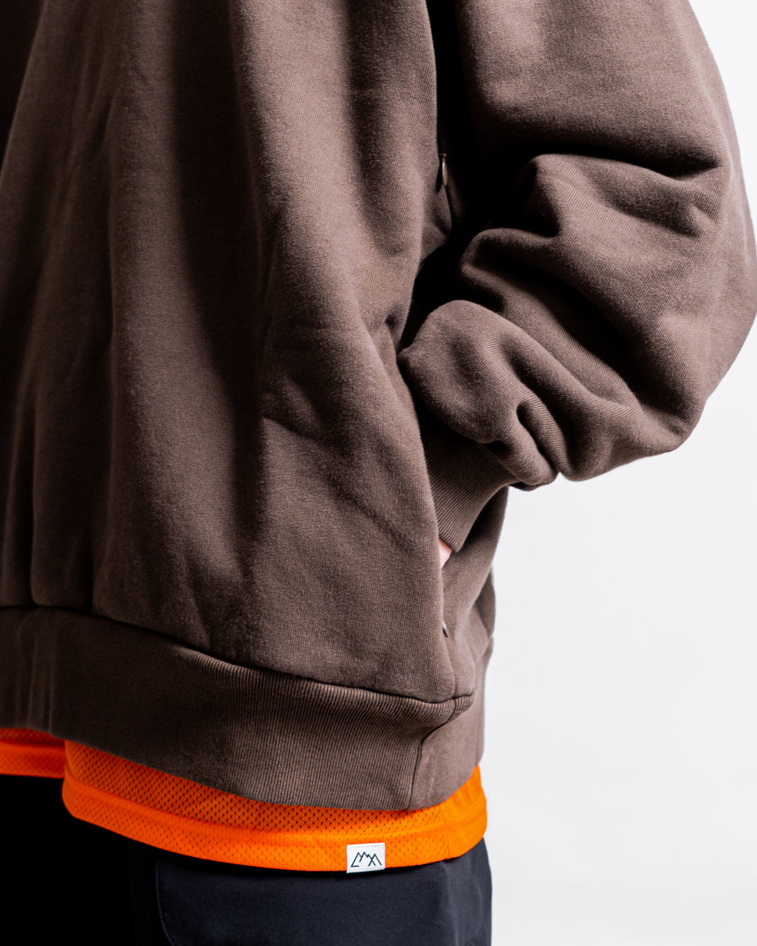 【8.8 sat 0:00 release】is-ness Ventilated Sweatshirt