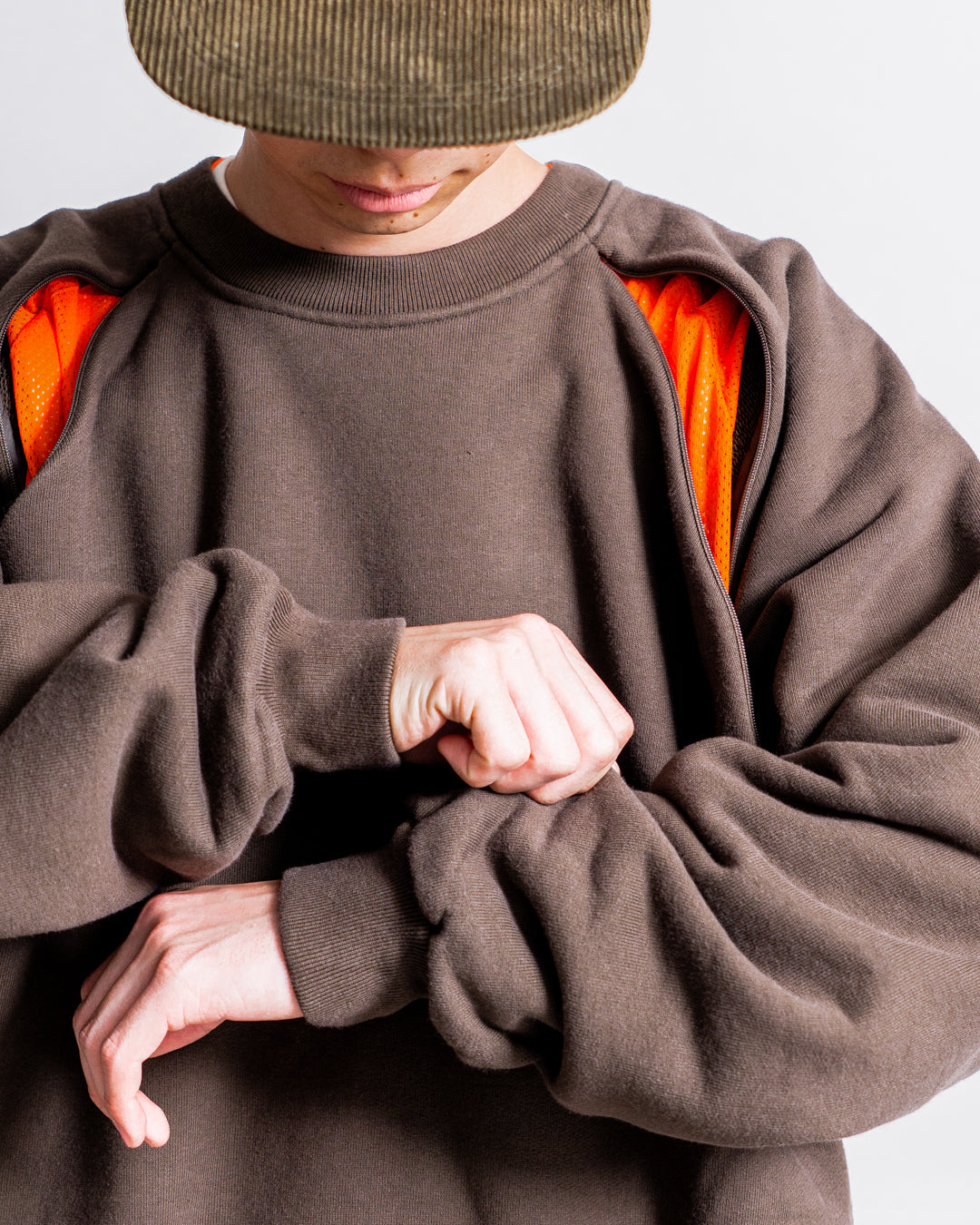 【8.8 sat 0:00 release】is-ness Ventilated Sweatshirt