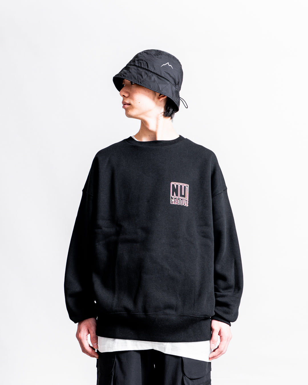 【8.8 sat 0:00 release】ISNESS MUSIC × NU GROOVE SWEATSHIRT LEFT CHEST