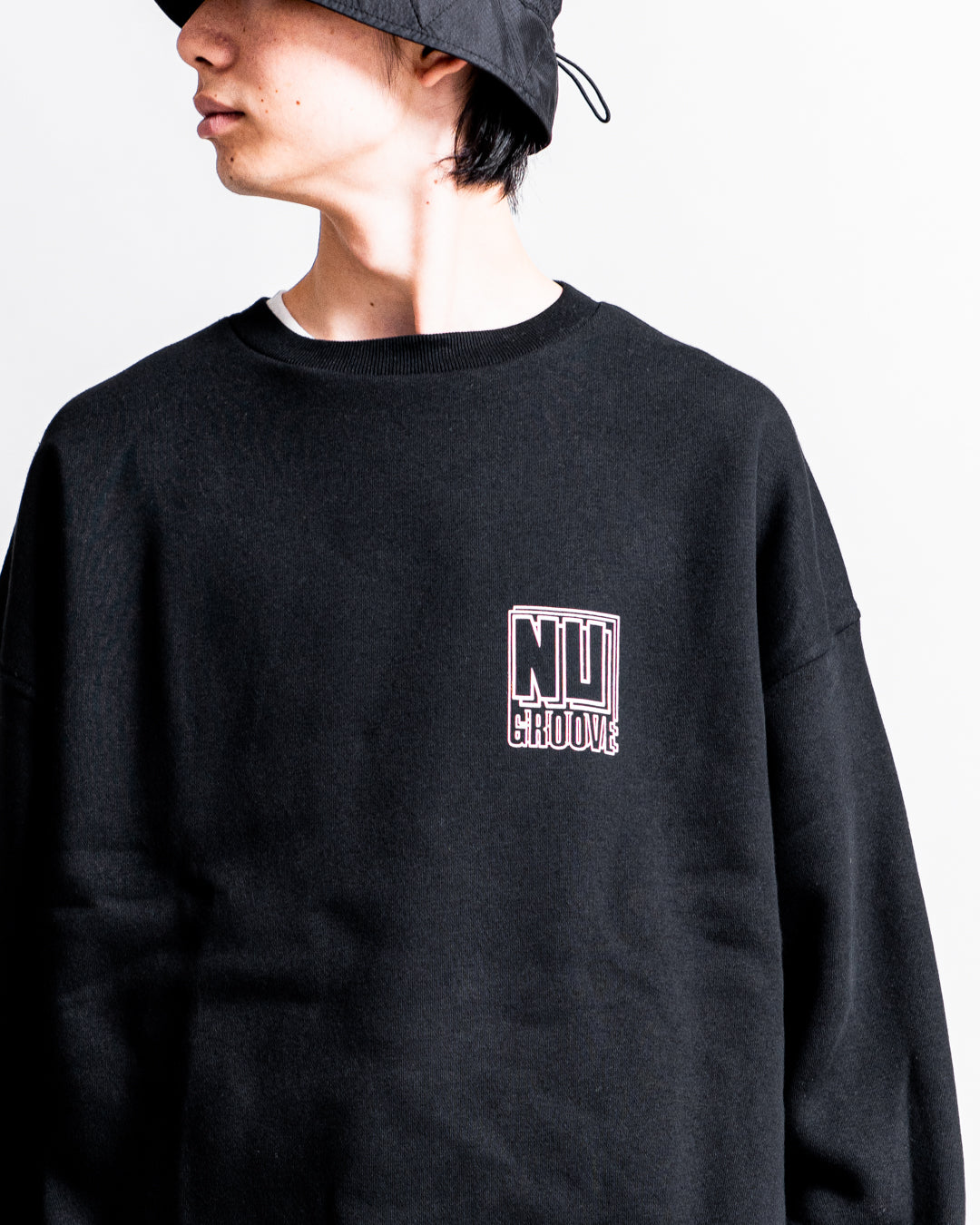 【8.8 sat 0:00 release】ISNESS MUSIC × NU GROOVE SWEATSHIRT LEFT CHEST
