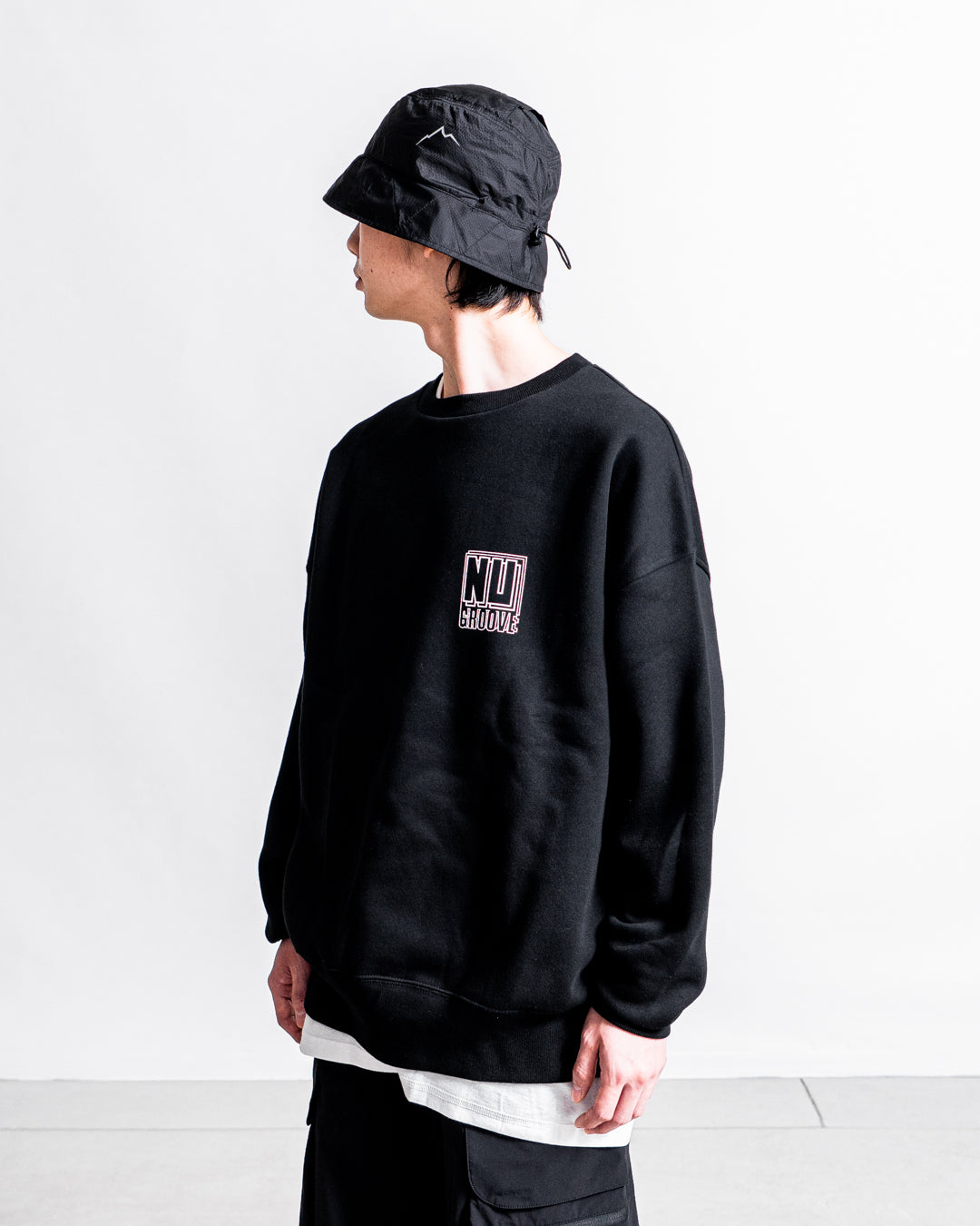 【8.8 sat 0:00 release】ISNESS MUSIC × NU GROOVE SWEATSHIRT LEFT CHEST