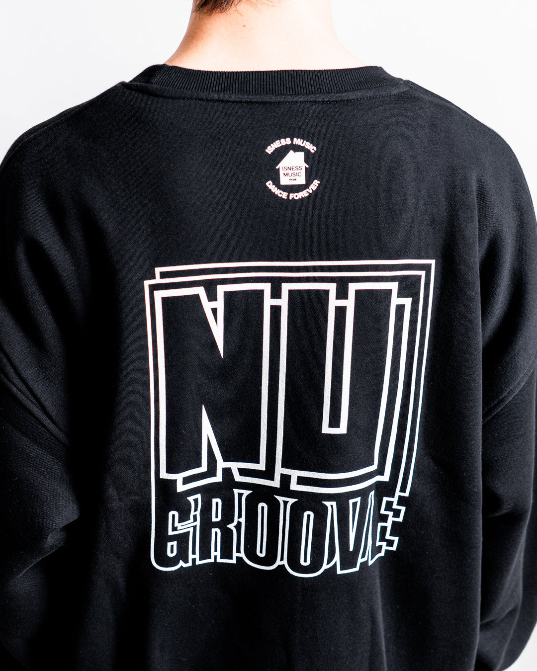 【8.8 sat 0:00 release】ISNESS MUSIC × NU GROOVE SWEATSHIRT LEFT CHEST