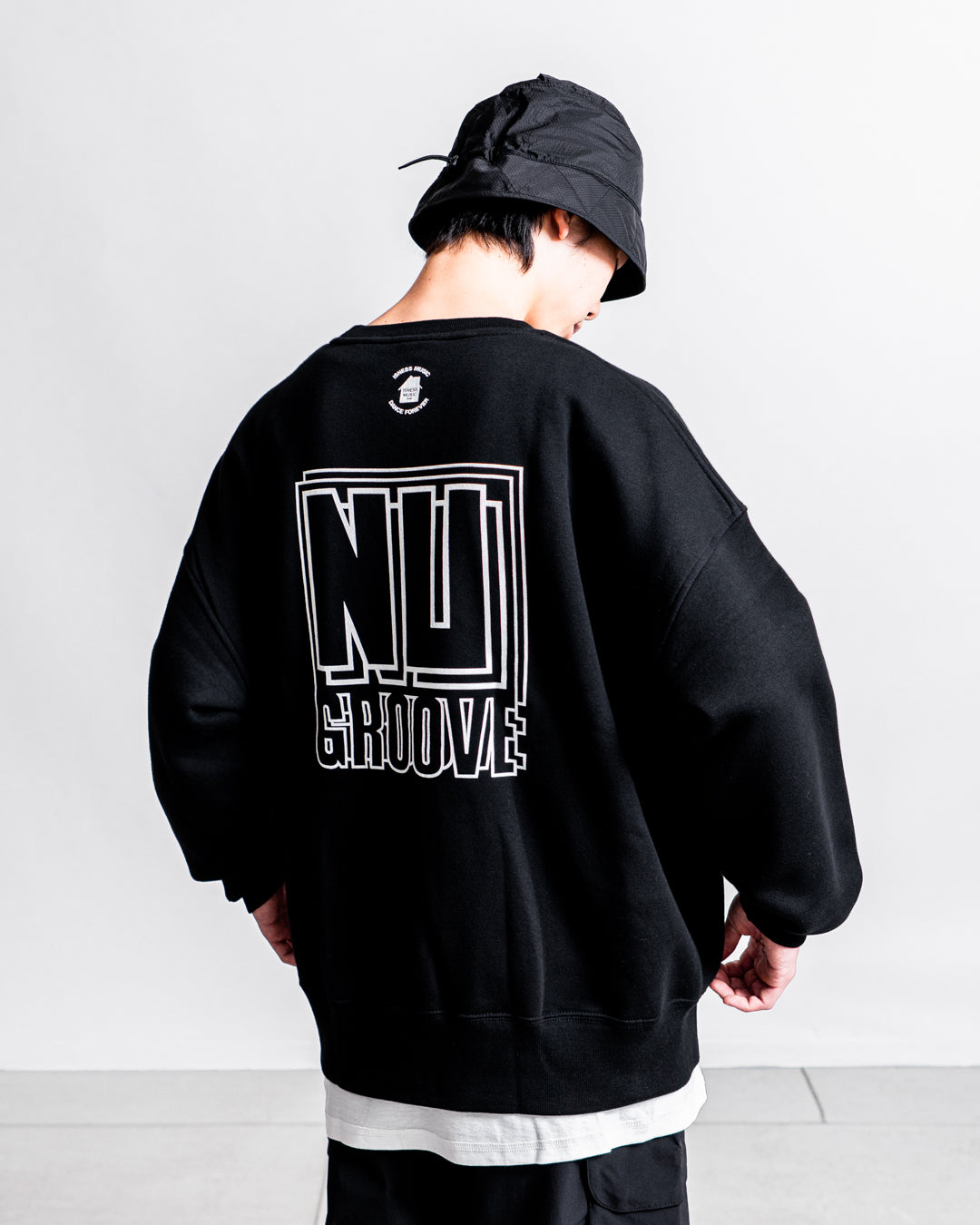 【8.8 sat 0:00 release】ISNESS MUSIC × NU GROOVE SWEATSHIRT LEFT CHEST