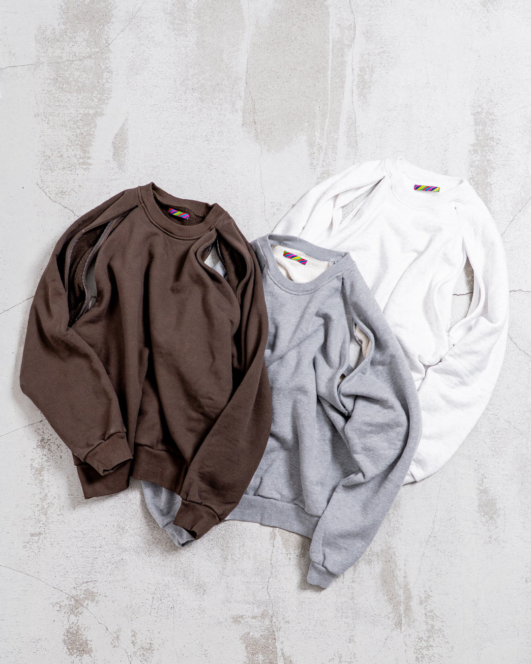 【8.8 sat 0:00 release】is-ness Ventilated Sweatshirt