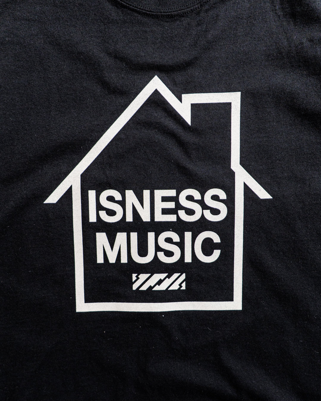 ISNESS MUSIC LOGO T-SHIRT FT