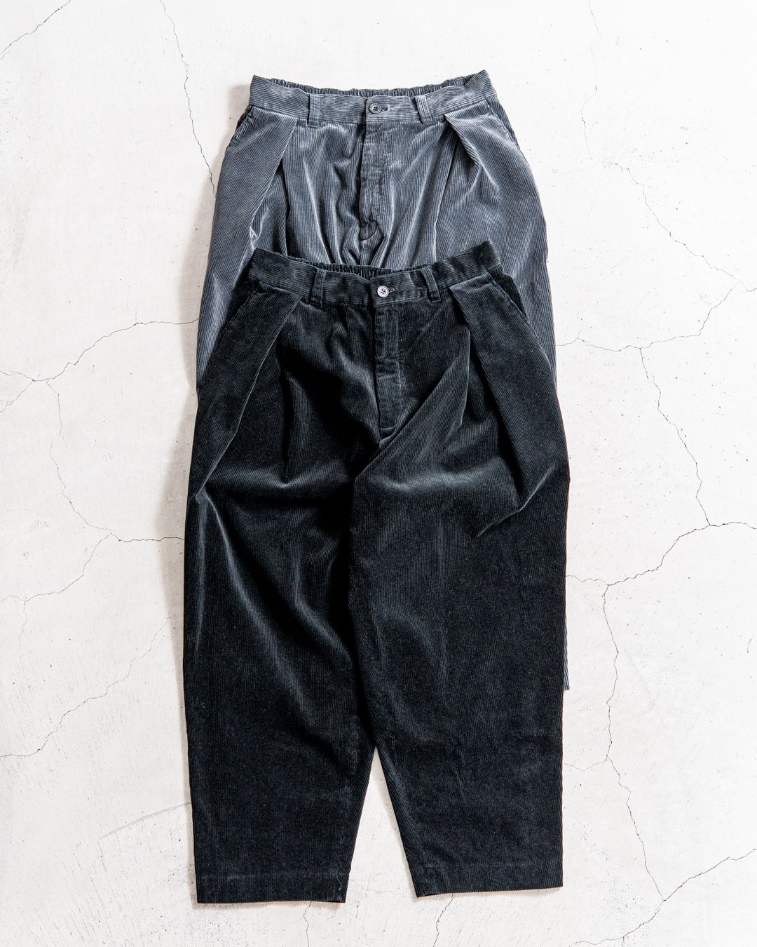 通販] is-ness(イズネス) CORDUROY TUCK TROUSERS 商品ページ – zentex