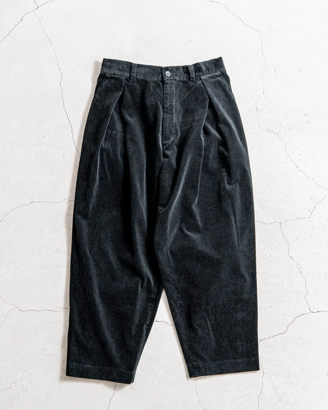 通販] is-ness(イズネス) CORDUROY TUCK TROUSERS 商品ページ – zentex