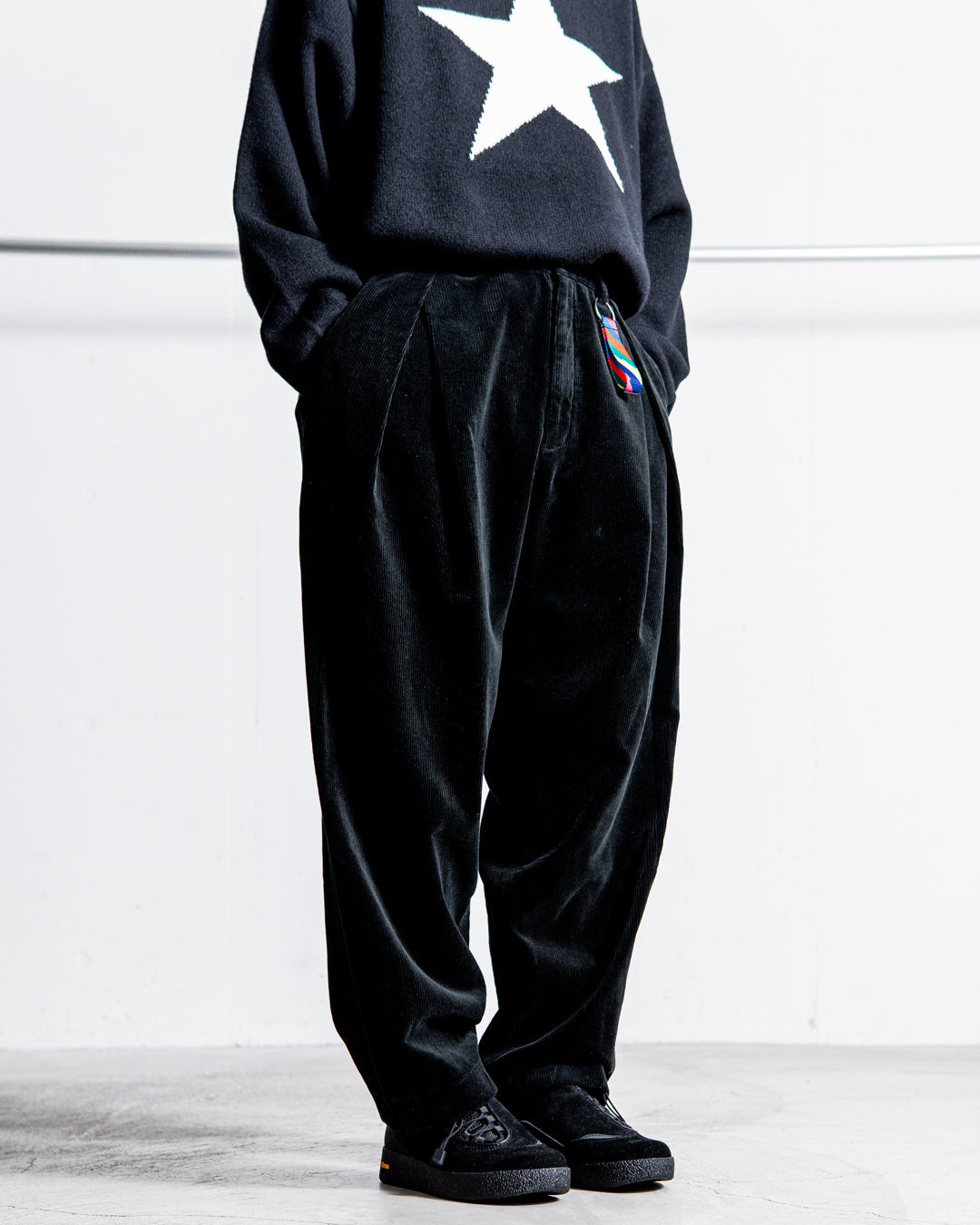 スラックス is-ness CORDUROY TUCK PANTS 通販] is-ness(イズネス) CORDUROY TUCK TROUSERS 商品ページ – zentex