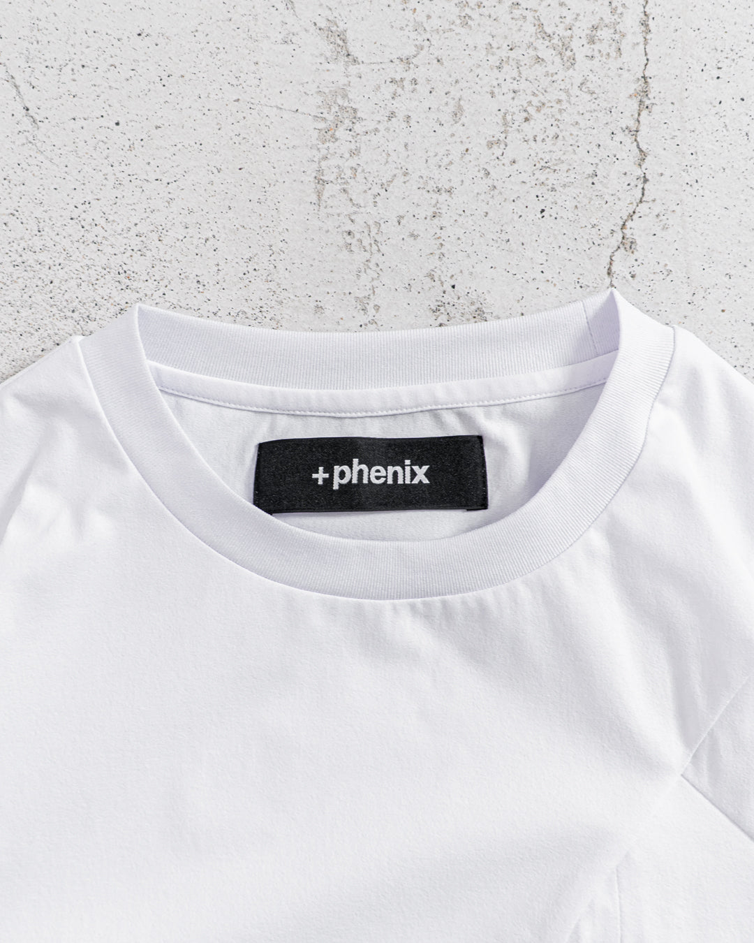 +phenix HIDDEN ZIP POCKET SHORT SLEEVE TEE