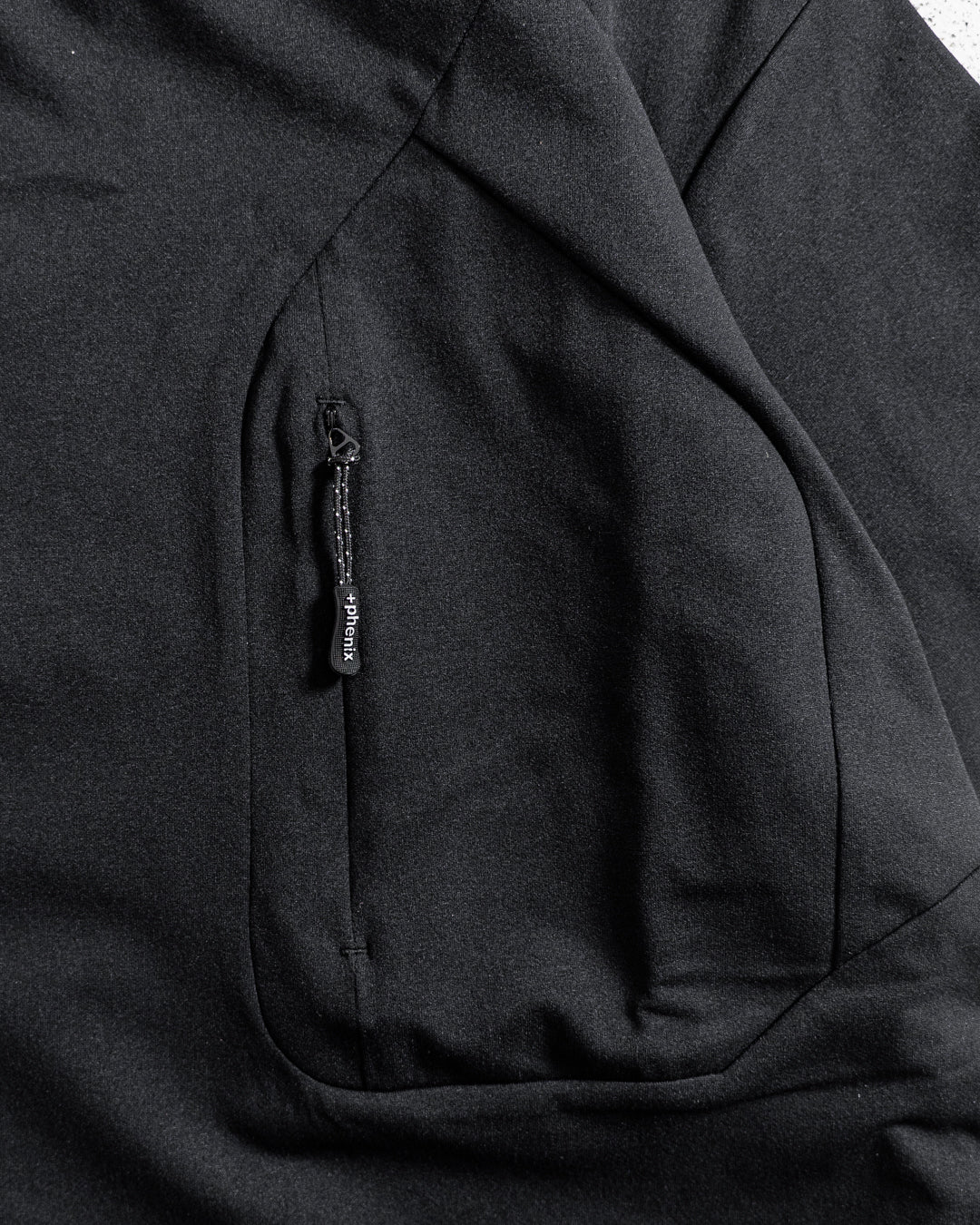 +phenix HIDDEN ZIP POCKET SHORT SLEEVE TEE