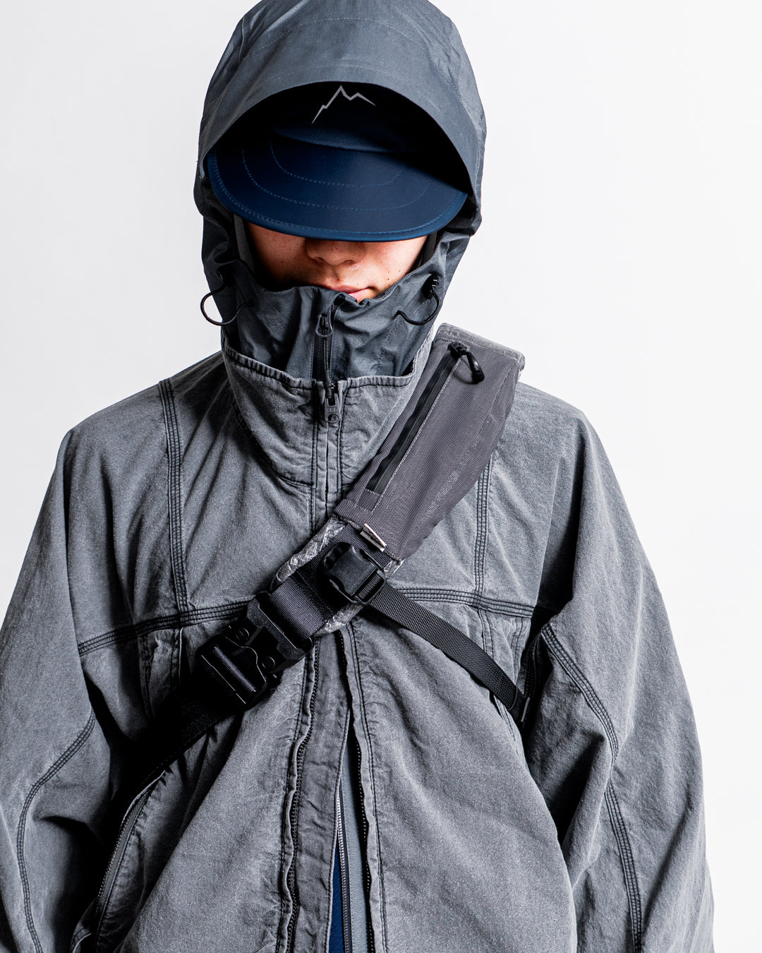 CMF OUTDOOR GARMENT MESSENGER BAG DYNEEMA