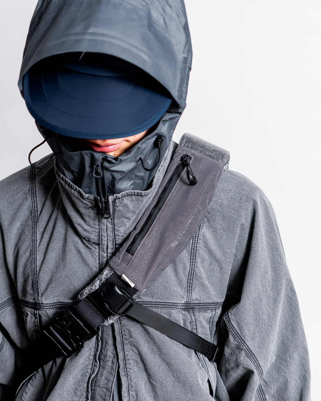 CMF OUTDOOR GARMENT MESSENGER BAG DYNEEMA