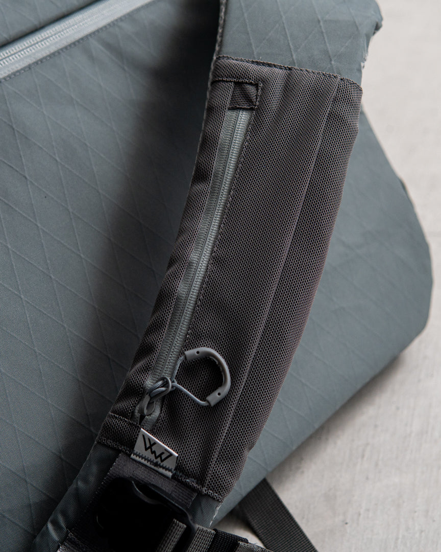 CMF OUTDOOR GARMENT MESSENGER BAG X-PAC