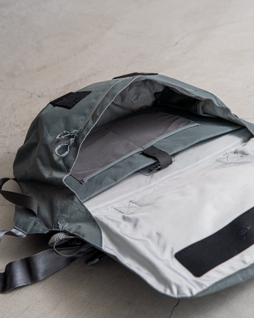 CMF OUTDOOR GARMENT MESSENGER BAG X-PAC