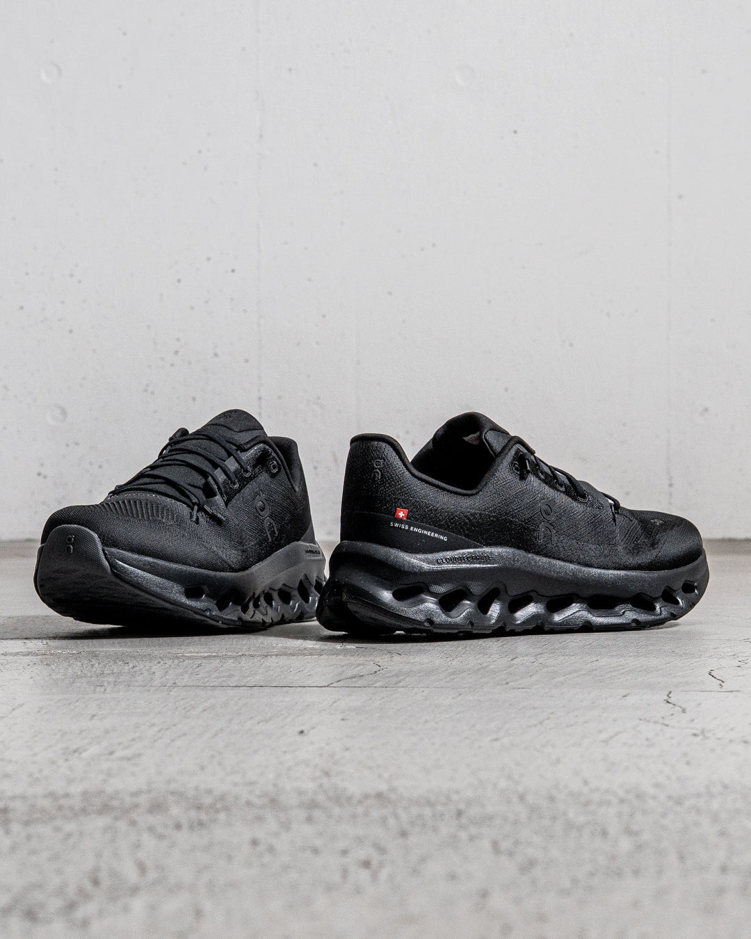 On Cloudtilt Eclipse | Black