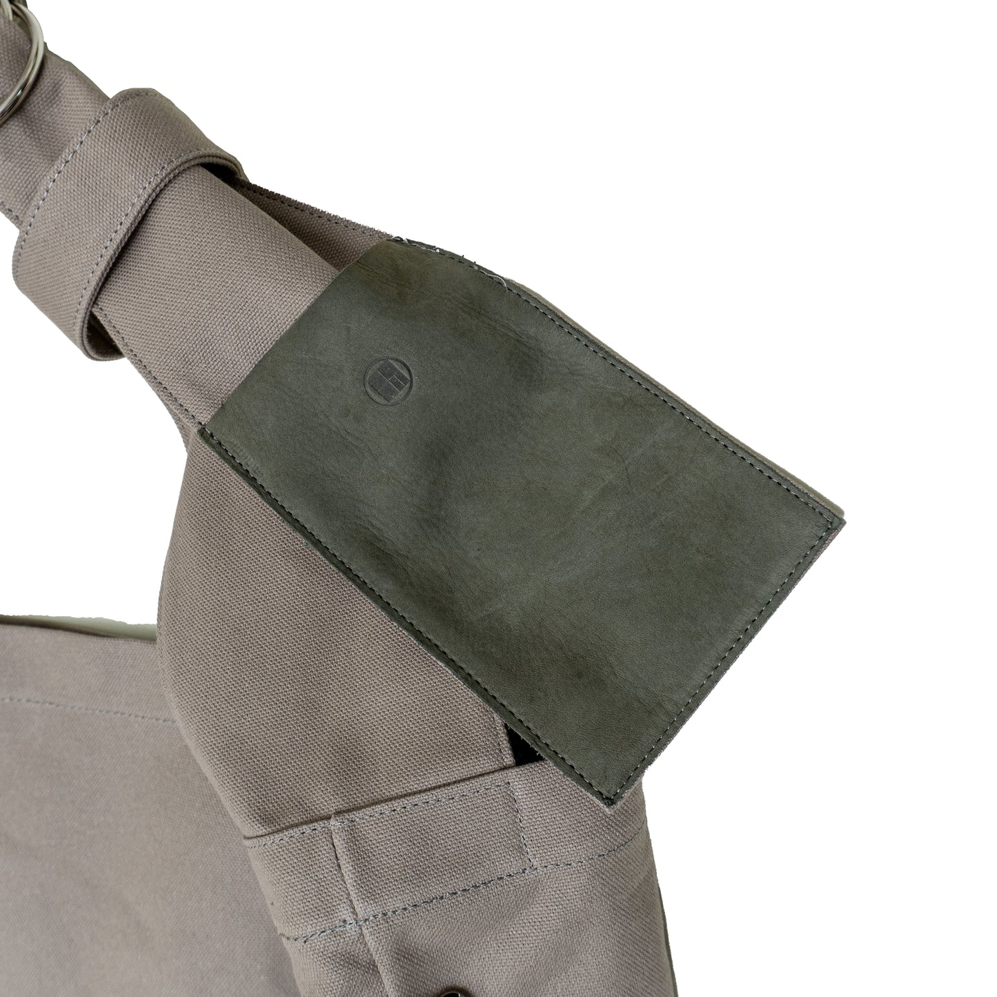 TASUKI SHOULDER <NO.0> Available in avariety of materials.