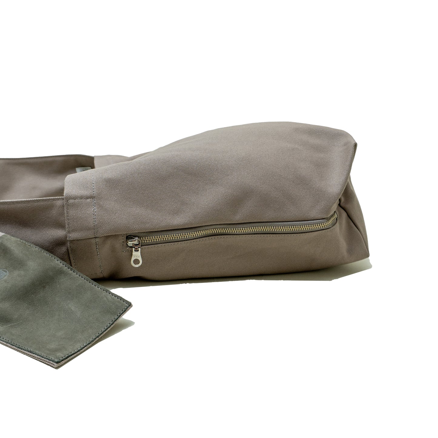 TASUKI SHOULDER <NO.2> Available in avariety of materials.