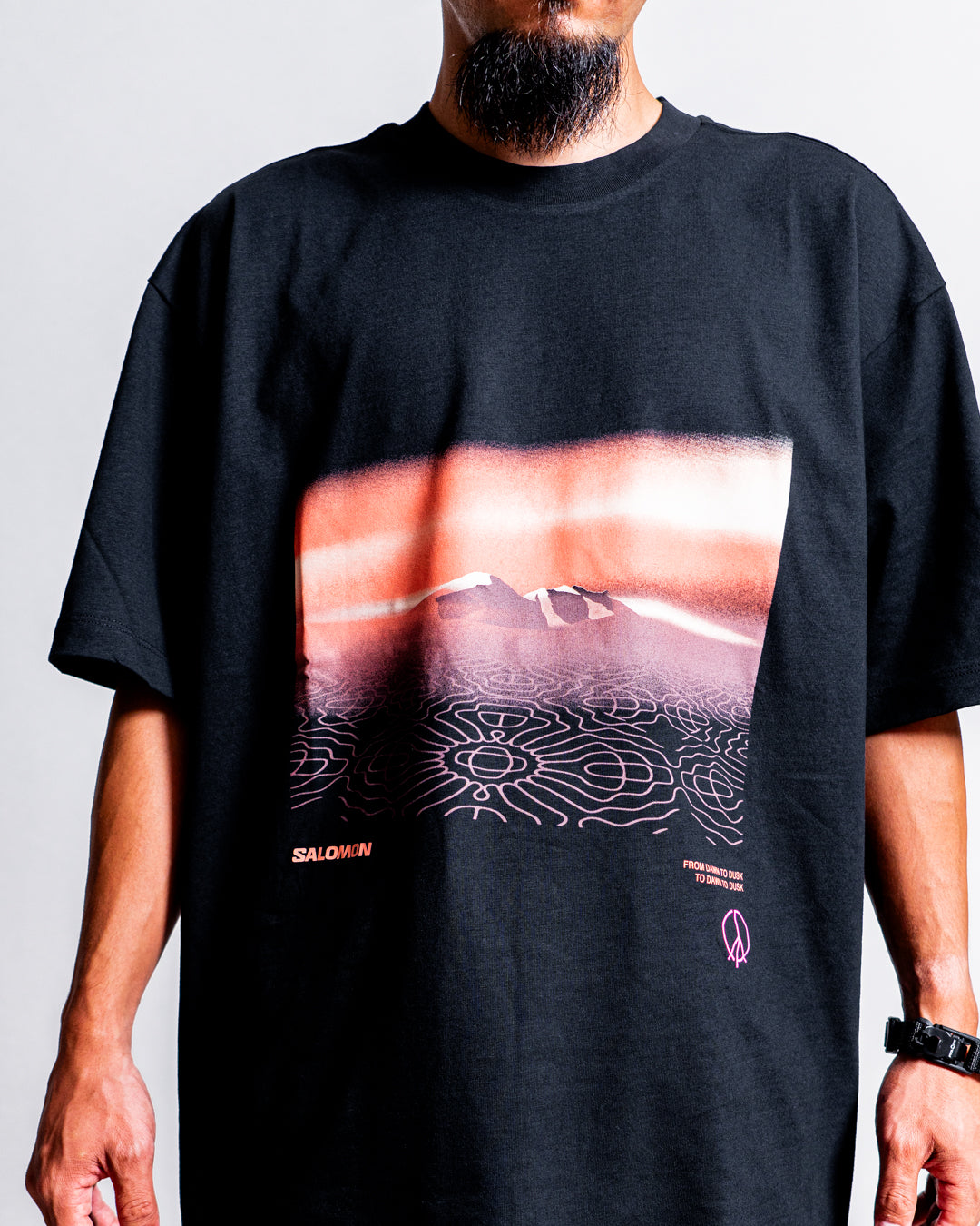 【Restock】SALOMON  SS/TEE LOGO LIMITED COURTNEY EDITION