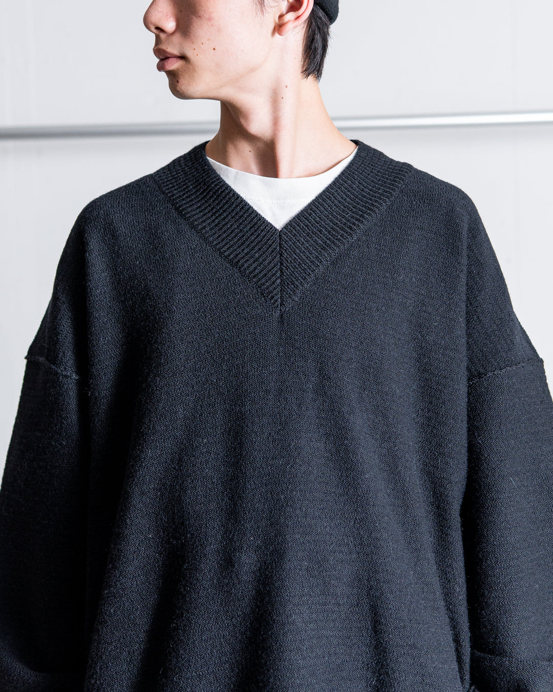 UNTRACE V-NECK PULLOVER KNIT_209