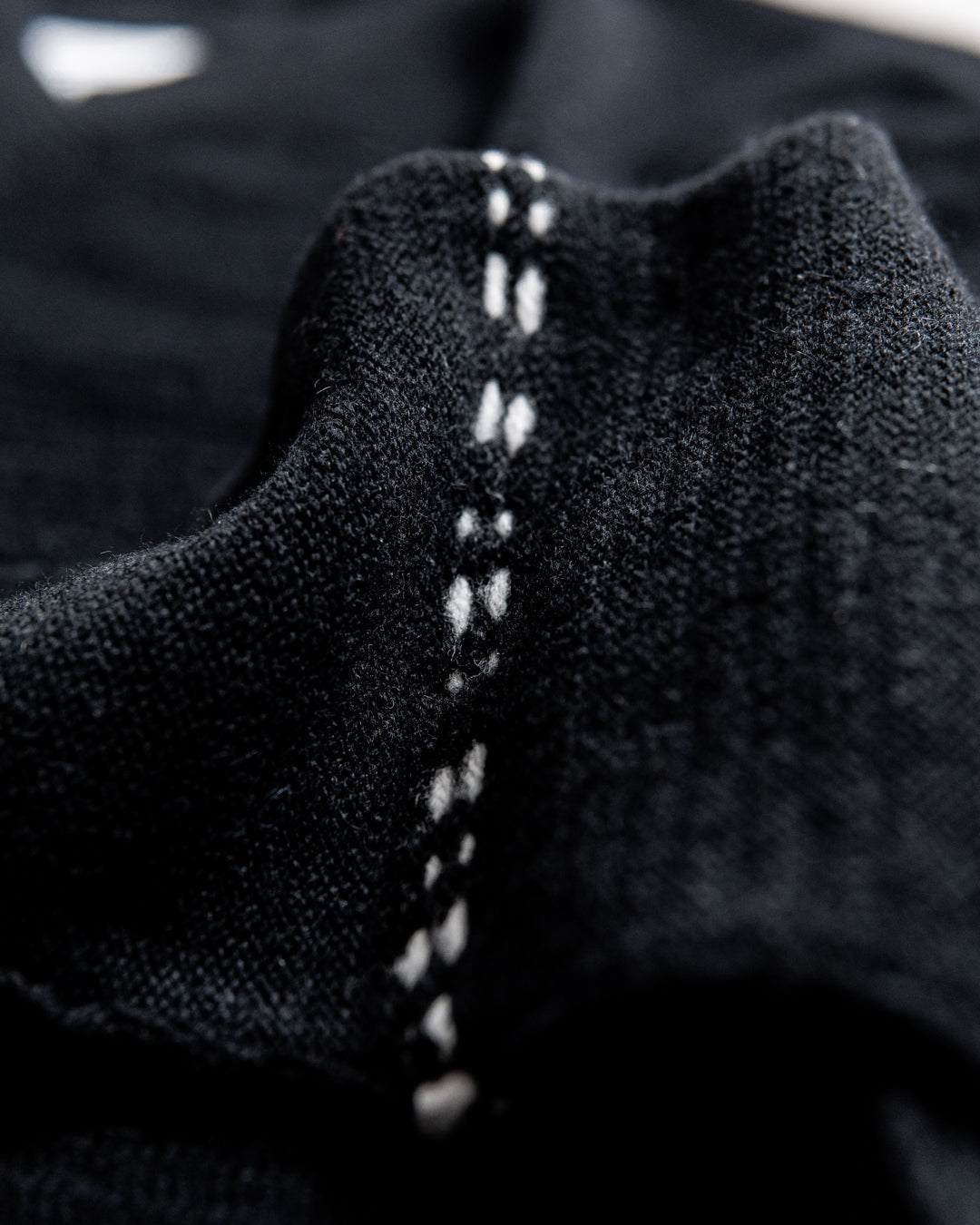 UNTRACE V-NECK PULLOVER KNIT_209