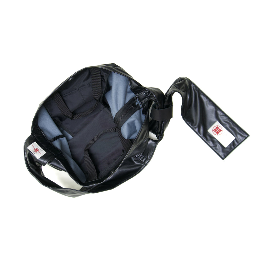 TASUKI SHOULDER <NO.2> Available in avariety of materials.