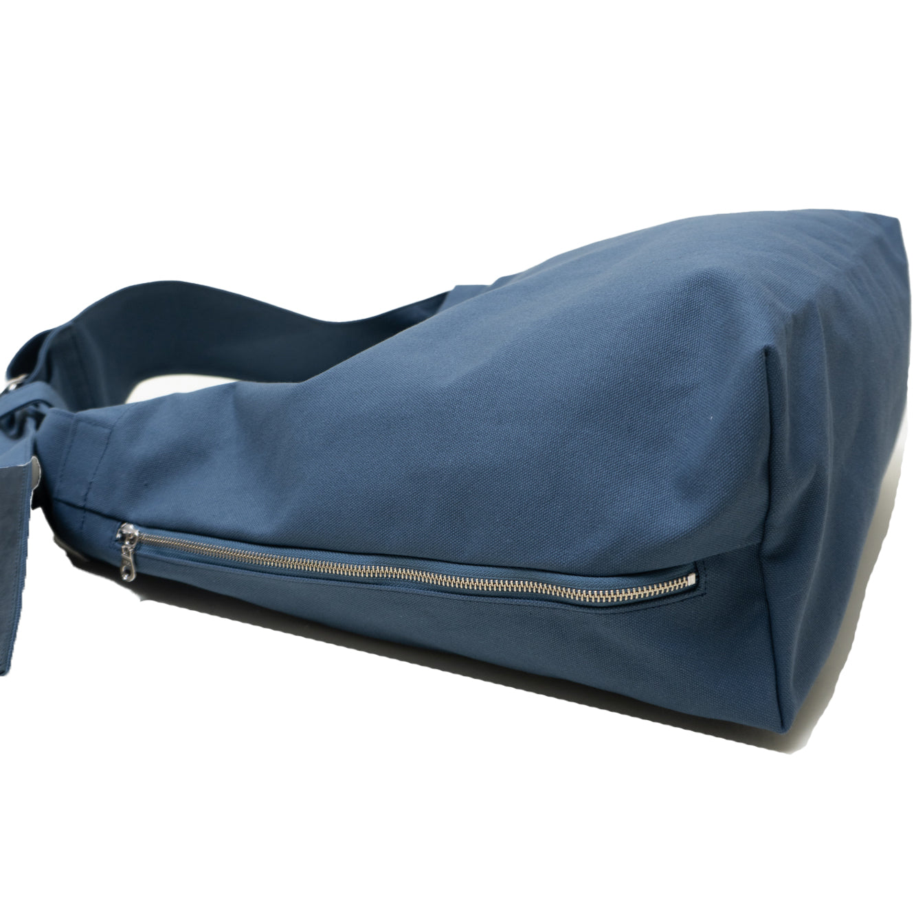 TASUKI SHOULDER <NO.0> Available in avariety of materials.