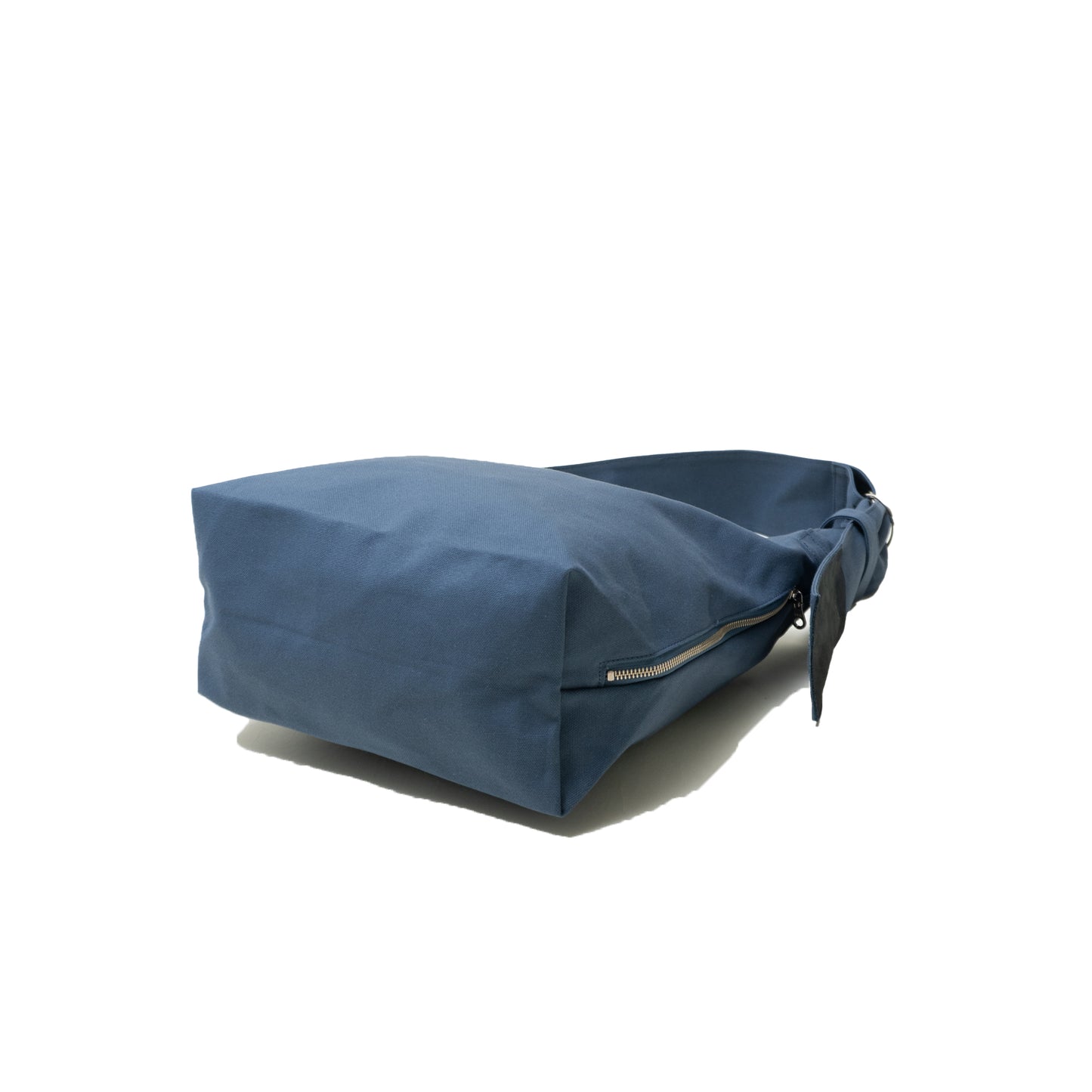 TASUKI SHOULDER <NO.2> Available in avariety of materials.