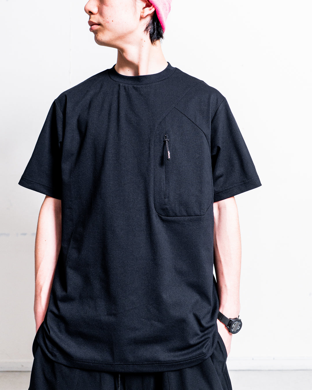 +phenix HIDDEN ZIP POCKET SHORT SLEEVE TEE