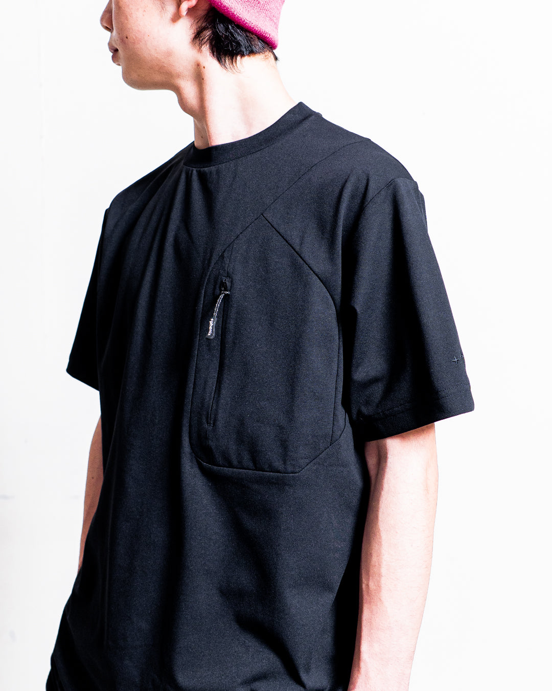 +phenix HIDDEN ZIP POCKET SHORT SLEEVE TEE