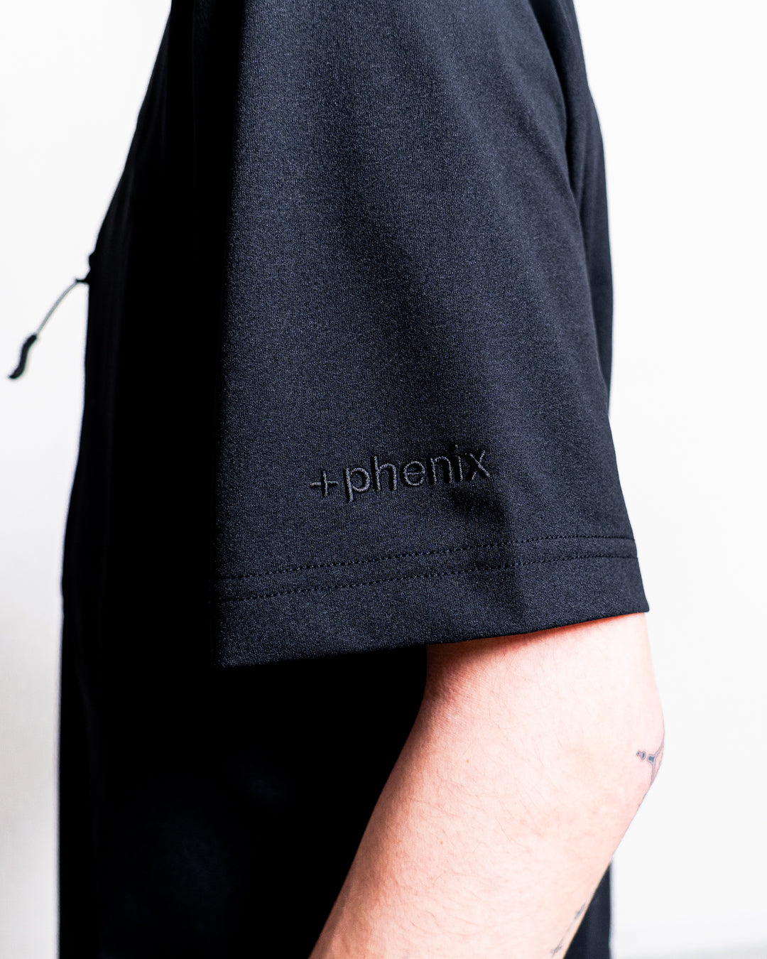 +phenix HIDDEN ZIP POCKET SHORT SLEEVE TEE