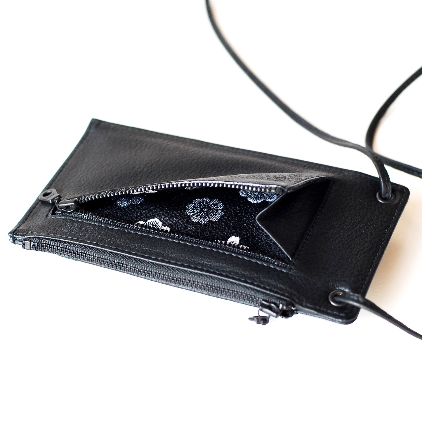 "SOLID STRUCTURED PHONE CASE" AVAILABLE IN THREE VARIATIONS