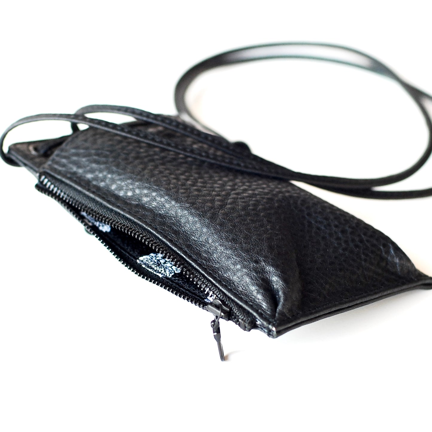 "SOLID STRUCTURED PHONE CASE" AVAILABLE IN THREE VARIATIONS