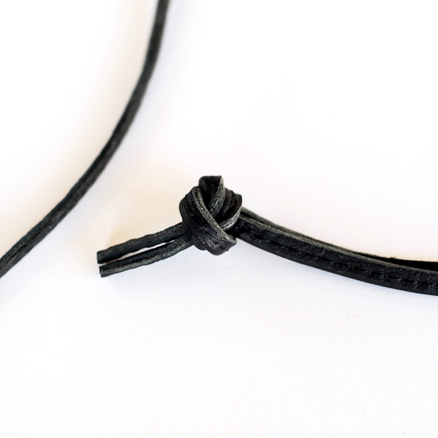 "SOLID STRUCTURED PHONE CASE" AVAILABLE IN THREE VARIATIONS